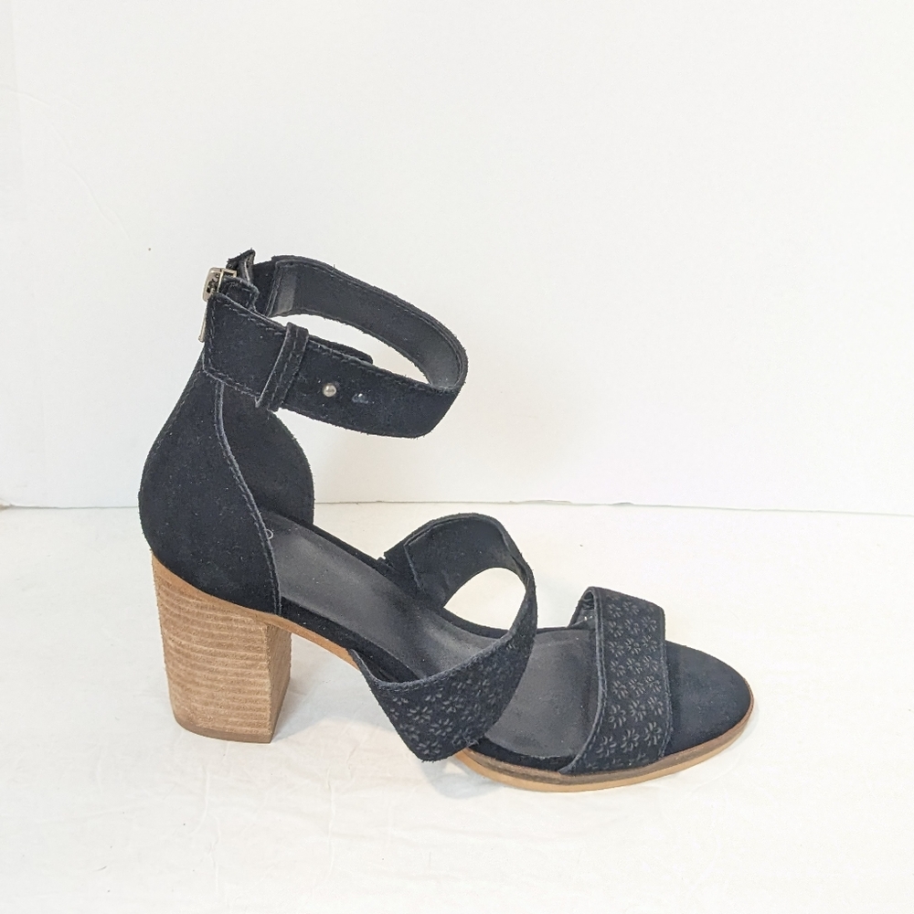 NWOT Frye and CO suede sandals - Picture 2 of 16